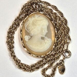 Citation Twist Goldtone Chain Necklace Lucite Cameo Cream Color Right Facing EUC
